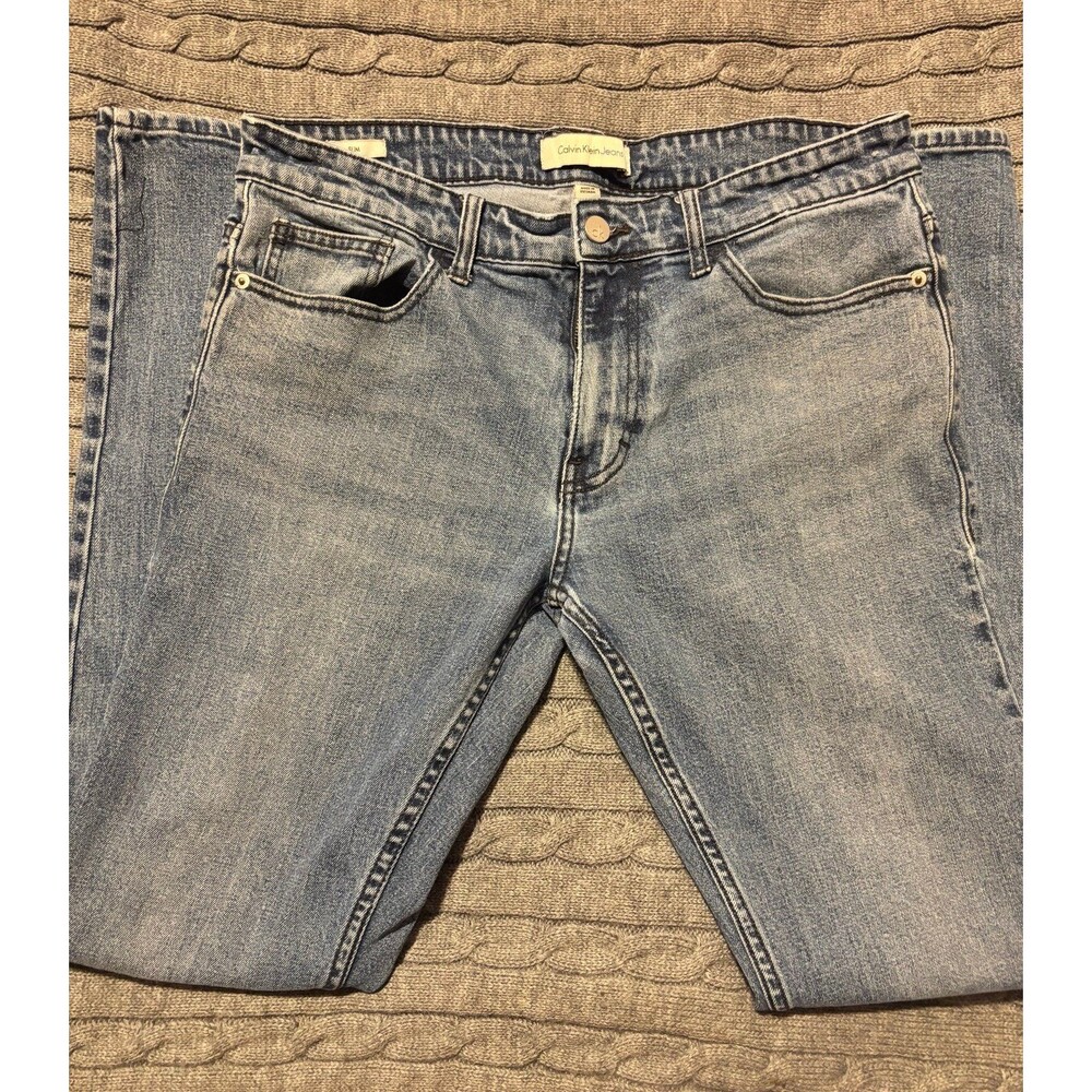 Vintage 2017 Calvin Klein Men's Blue Jeans Size 32 Classic Straight Leg Mid Rise